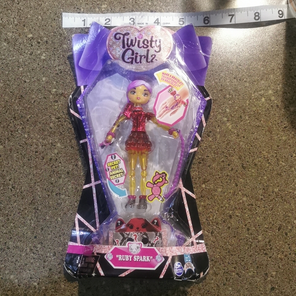 Twistys Girlz Girls Ruby Spark Petz Pets Spin Master Series 2 Doll NWT NEW Twist - Picture 14 of 15